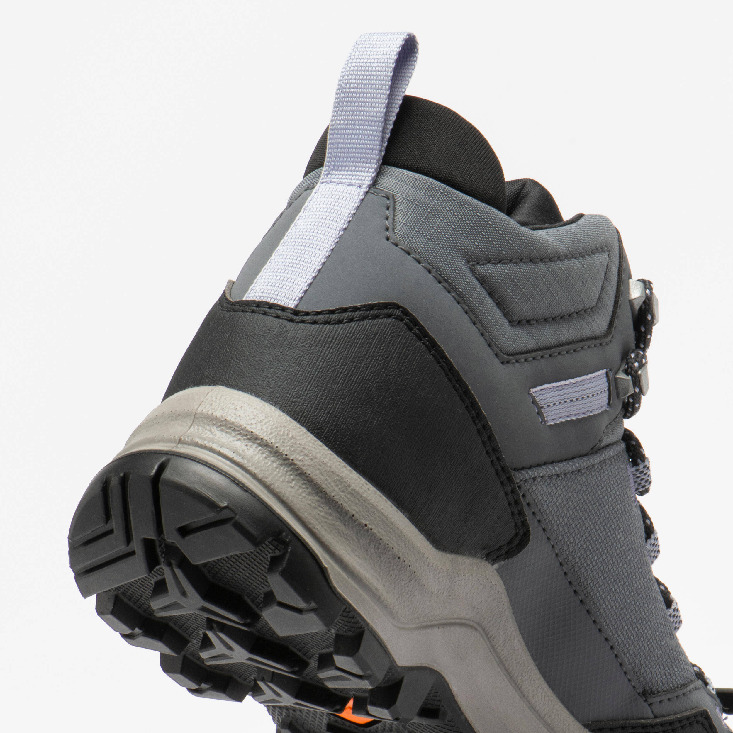 Quechua MH100 women’s grey hiking boot – rear view Rear view of the grey Quechua MH100 women’s hiking boot showing the heel loop and outsole